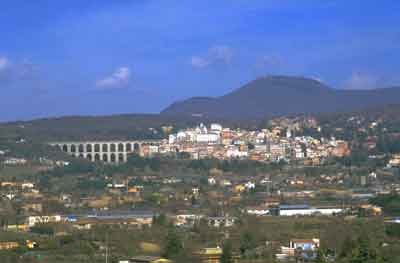 Foto con vista panoramica di ariccia