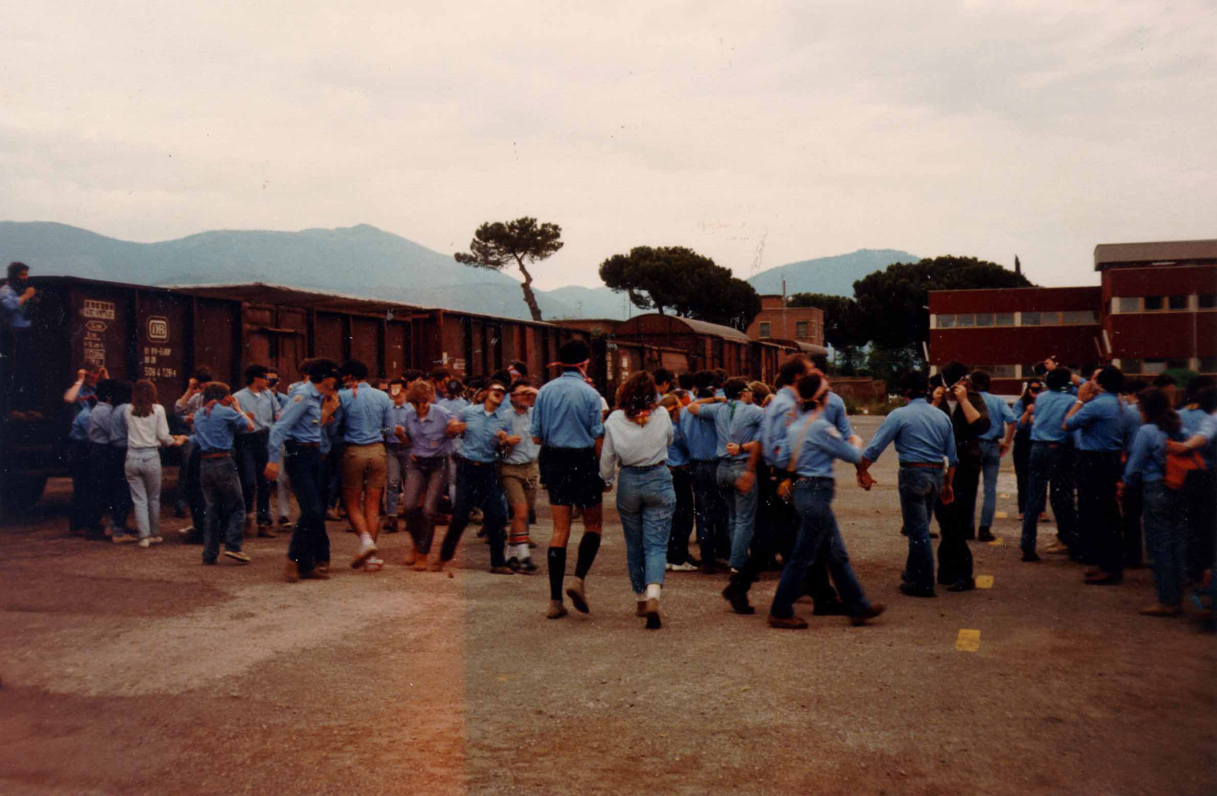 Per salvare la foto tasto dx salva immagine con nome