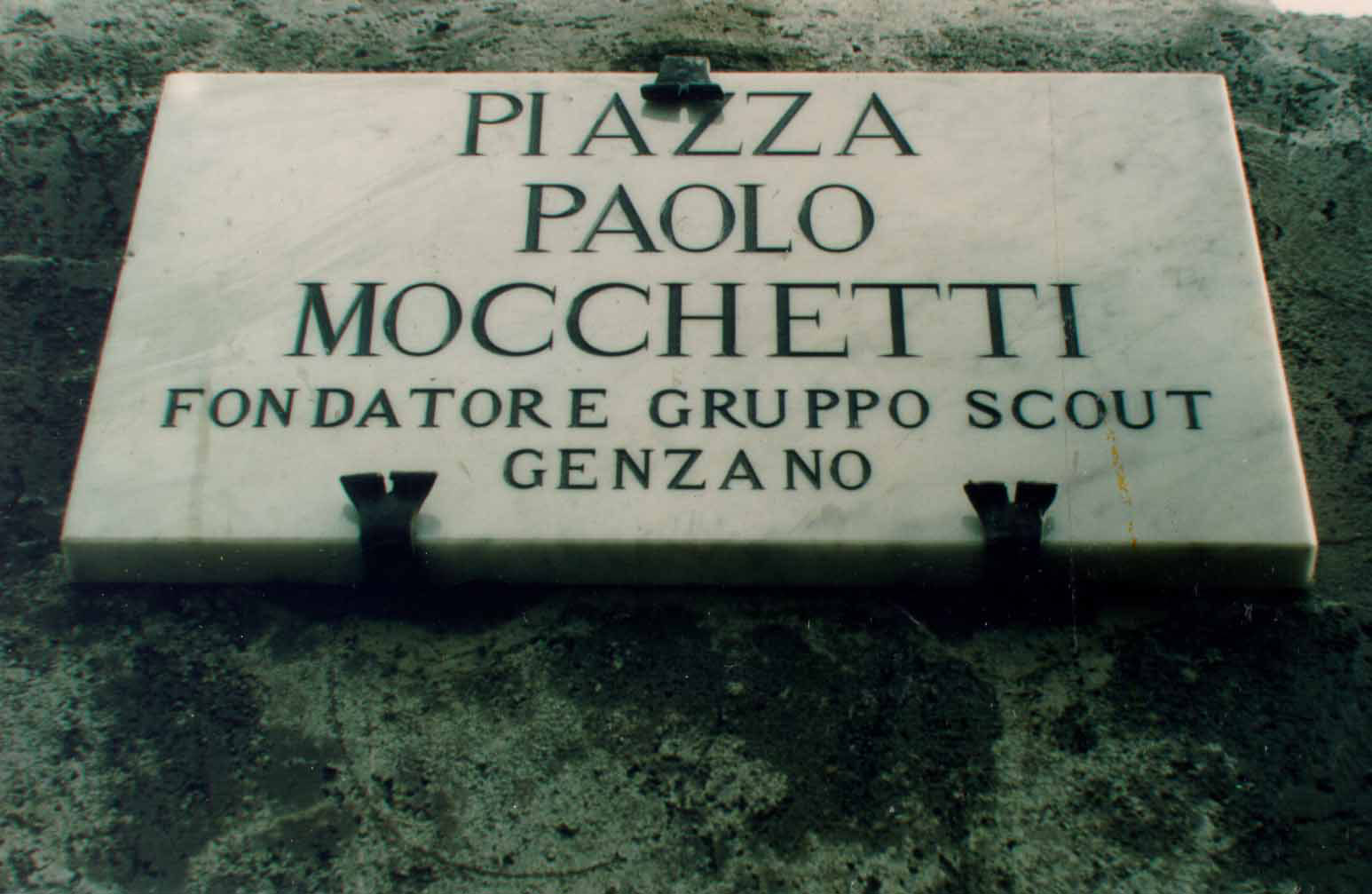 Per salvare la foto tasto dx salva immagine con nome